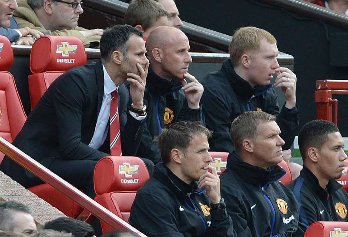 El t&eacute;cnico interino del United, no despeg&oacute; su mirada del desempe&ntilde;o que mostraban cada uno de sus pupilosFoto: EFE