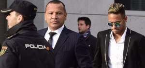 Neymar llega al tribunal para explicar su traspaso al Bar&ccedil;a