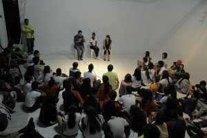 Mart&iacute;n Pe&ntilde;a dict&oacute; el taller de actuaci&oacute;n, una propuesta del festival para la capacitaci&oacute;n de los estudiantes. Foto: Cortes&iacute;a