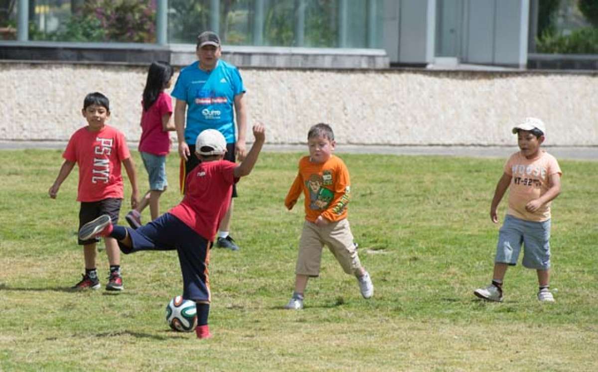 La pr&aacute;ctica de deportes o el uso del tiempo libre para jugar fuera de casa est&aacute;n entre las principales actividades de las vacaciones. Foto: Archivo/ El Tel&eacute;grafo