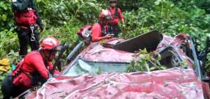 Quince efectivos del Cuerpo de Bomberos de Quito llegaron al sitio de la emergencia.