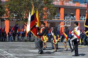 En el colegio Benalcazar se llev&oacute; a cabo el juramento a la bandera. FOTO: Miguel Jimenez/ El Tel&eacute;grafo