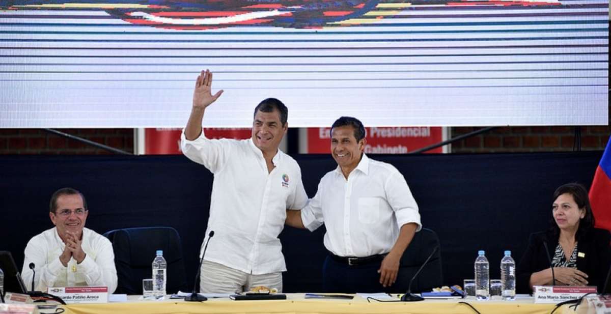 Rafael Correa (i) fue recibido por su hom&oacute;logo peruano, Ollanta Humala. Foto: Canciller&iacute;a Per&uacute; 