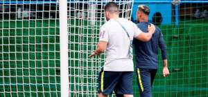 Bruno Mazziotti, fisioterapeuta de Brasil, acompa&ntilde;&oacute; al jugador fuera del entrenamiento.