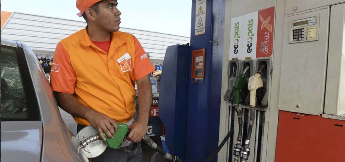 Las estaciones de servicio despachan las gasolinas ecopa&iacute;s y extra con el precio anterior. El cambio del valor regir&aacute; con la publicaci&oacute;n en el registro oficial.