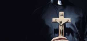 Cuatro v&iacute;ctimas denuncian a sacerdote en Cuenca