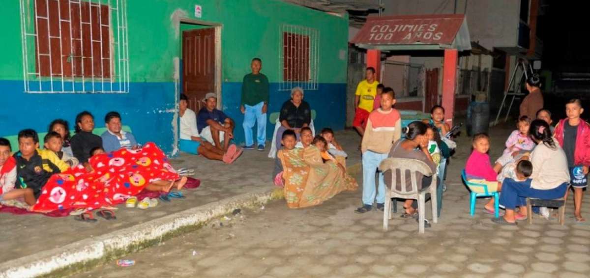 Pocos habitantes esperaron el amanecer en calles de Pedernales