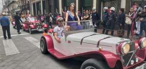 Desfile por elecci&oacute;n de la Reina de los Barrios recorri&oacute; las calles de Cuenca