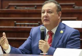 El ministro Juan Zapata confirmó que dos agentes resultaron heridos por criminales, poco después de la liberación de &#039;Alias Junior&#039;.