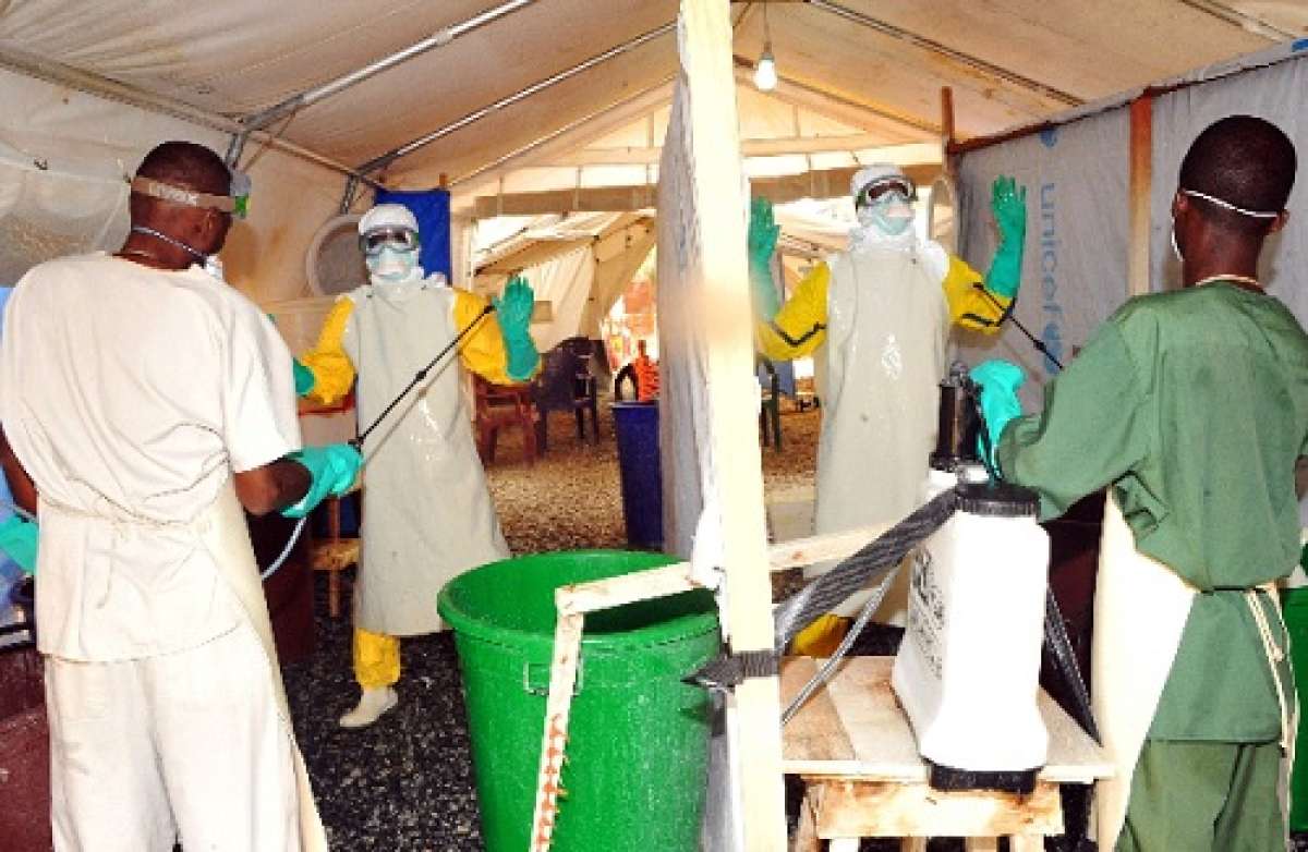 En total 24.350 personas se han visto afectadas por esta epidemia, seg&uacute;n el balance de la OMS. Foto: AFP