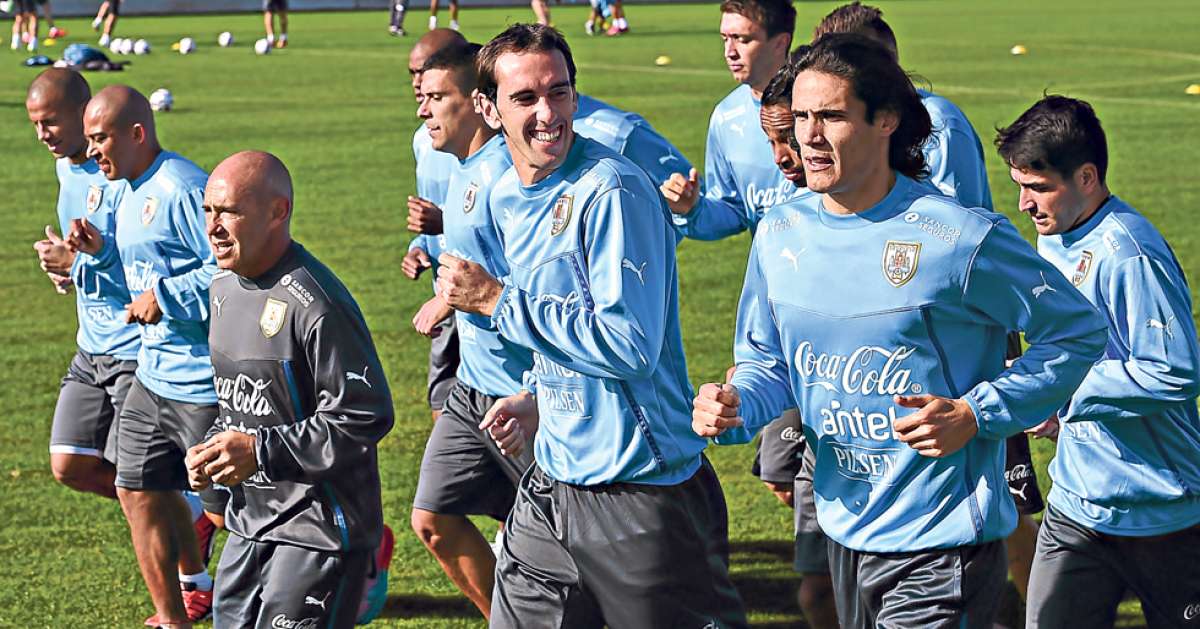Diego God&iacute;n (c) es un basti&oacute;n en la zaga de Uruguay y del Atl&eacute;tico de Madrid. Foto: AFP