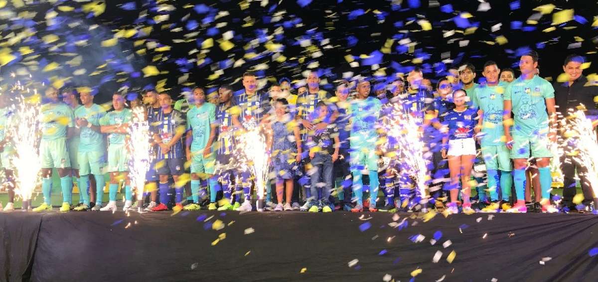 Los aficionados 'cet&aacute;ceos' disfrutaron de la fiesta de la presentaci&oacute;n de la plantilla para este a&ntilde;o.