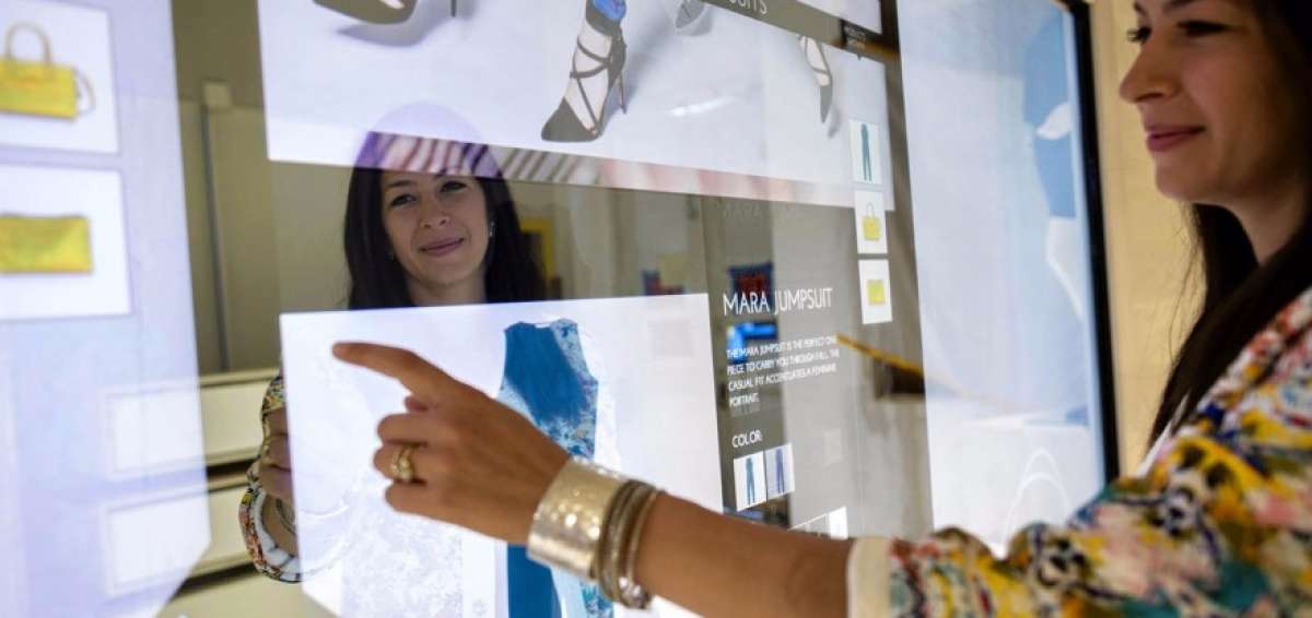Ralph Lauren instal&oacute; en Nueva York probadores virtuales para captar a m&aacute;s compradores. 