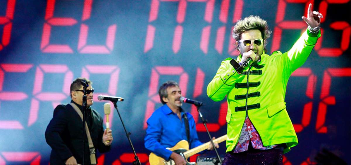Los Aut&eacute;nticos Decadentes mezcla canciones festivas con melanc&oacute;licas
