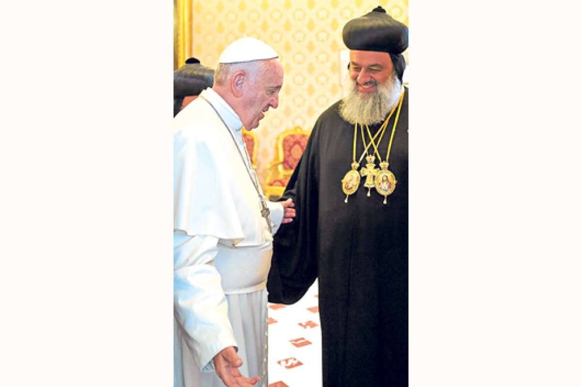 El Papa Francisco recibi&oacute; ayer en el Vaticano al Aphrem II, patriarca de la Iglesia Siria Ortodoxa y del Medio Oriente. Foto: AFP