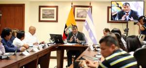 En el conversatorio con los medios, el Primer Mandatario indic&oacute; que el candidato Len&iacute;n Moreno superar&iacute;a por 2 millones de votos a Guillermo Lasso, seg&uacute;n Perfiles de Opini&oacute;n.
