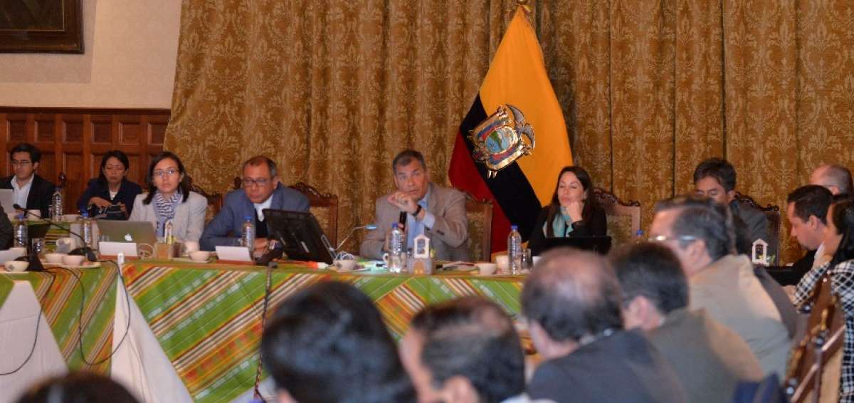 Correa emplaza a&nbsp;la oposici&oacute;n a presentar pruebas del fraude electoral