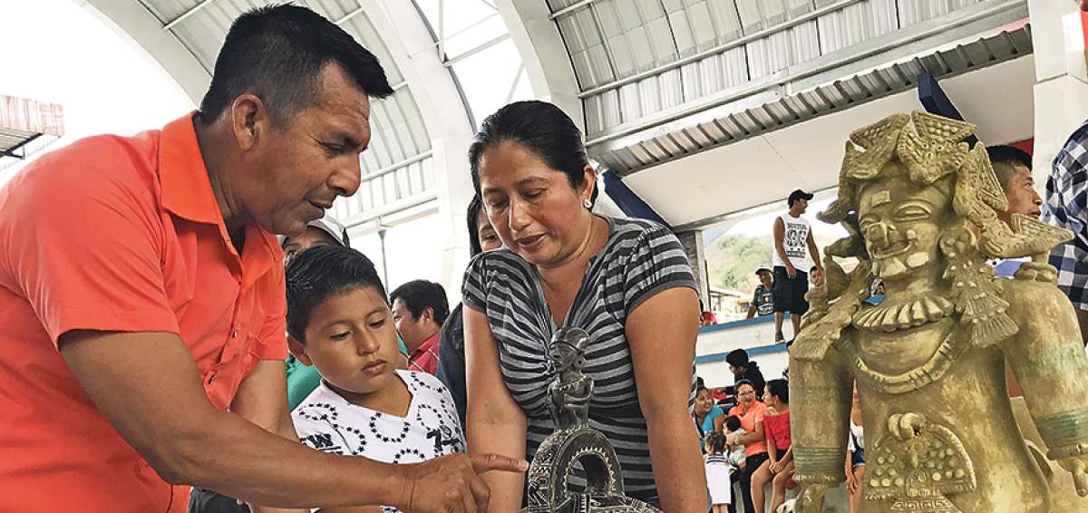 En el concurso, que ya est&aacute; institucionalizado, participaron 25 artesanos de la comuna La Pila, lugar conocido por la fabricaci&oacute;n de r&eacute;plicas de figuras precolombinas.