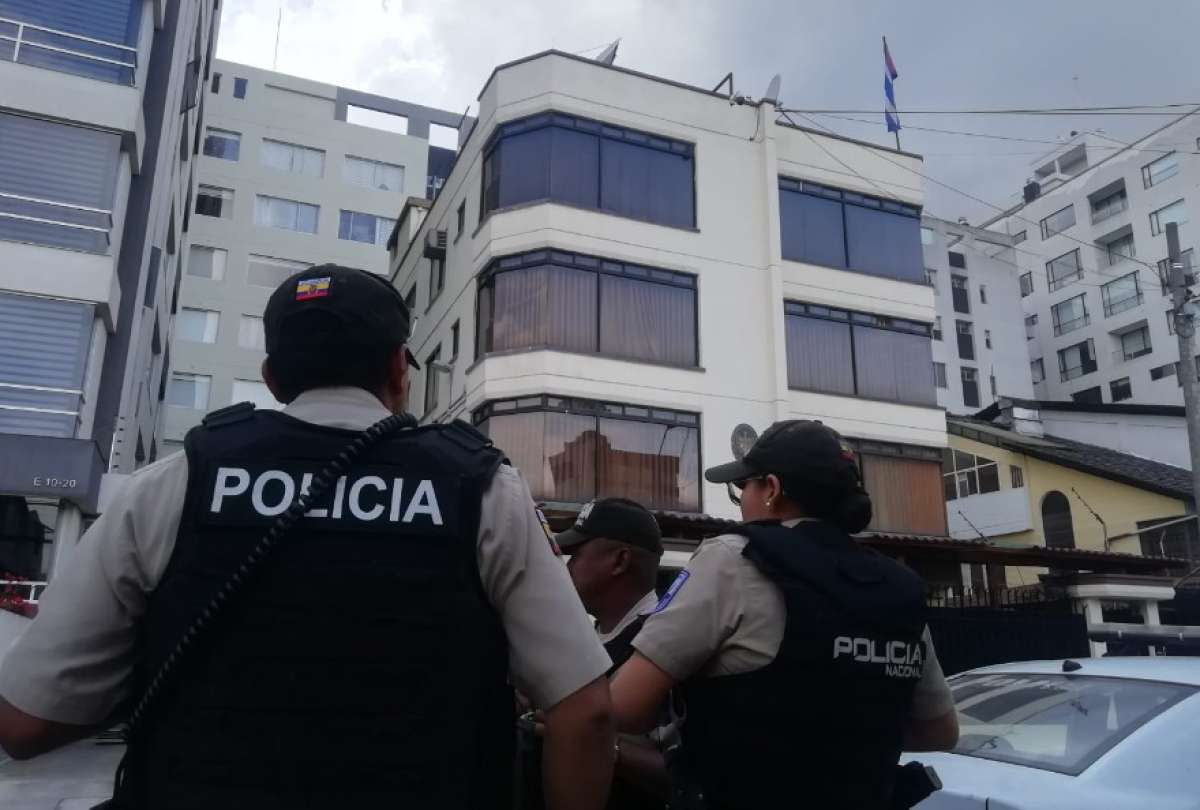Ecuador expulsa al embajador de Cuba y a toda su misi&oacute;n diplom&aacute;tica