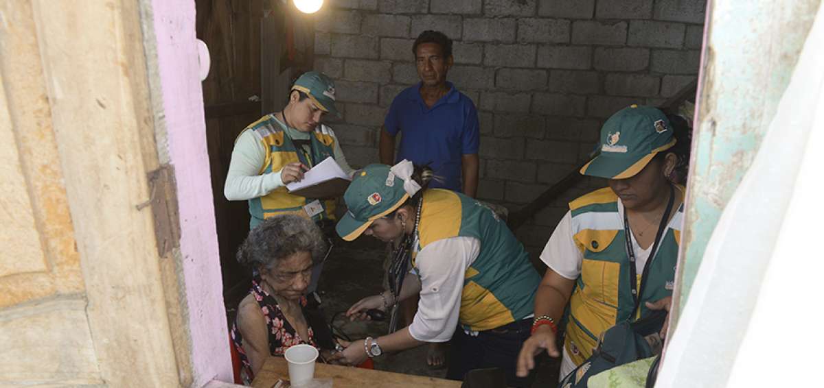 Ana V&aacute;squez, de 86 a&ntilde;os, recibe desde mayo de este a&ntilde;o la visita del equipo de M&eacute;dicos del Barrio. La mujer sufre de demencia vascular y otras patolog&iacute;as.