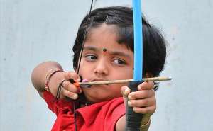  Dolly Shivani Cherukuri se convirti&oacute; en la india m&aacute;s joven en alcanzar los 200 puntos en distancias de 5 a 7 metros. FOTO: Internet