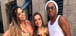 Ronaldinho desmiente una boda con dos mujeres