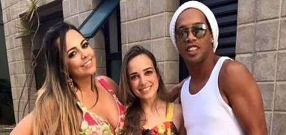 Ronaldinho desmiente una boda con dos mujeres