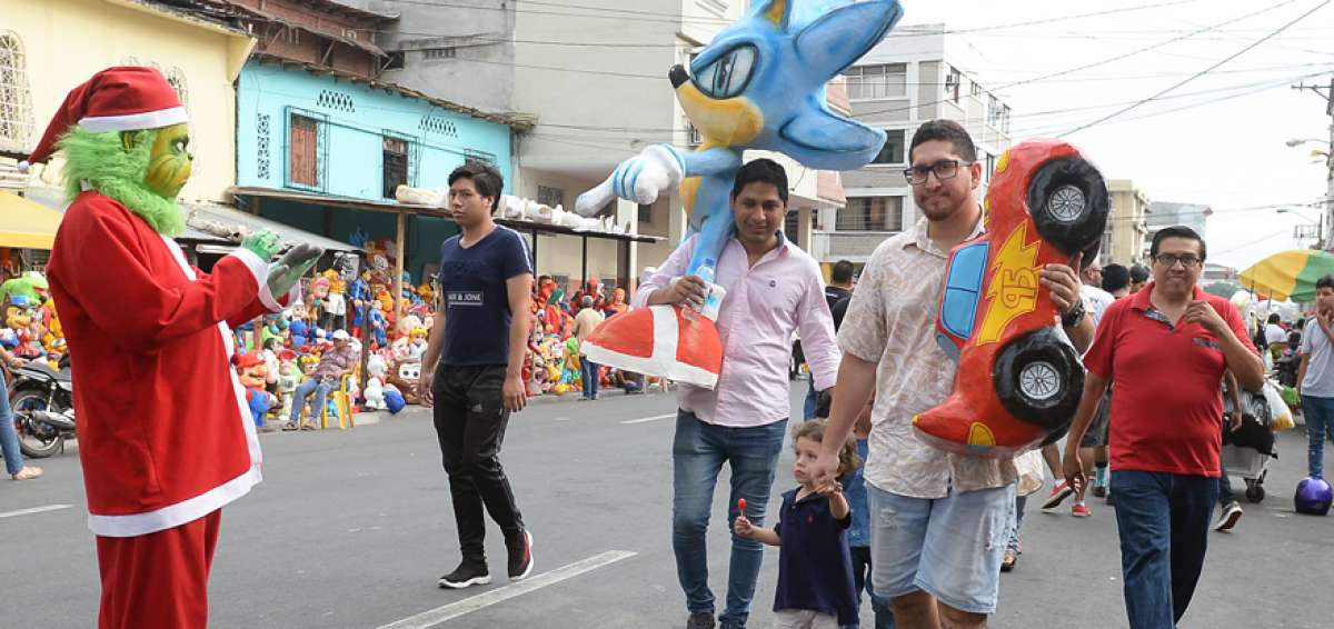 A&ntilde;os viejos de superh&eacute;roes y pol&iacute;ticos, listos para ir a las llamas