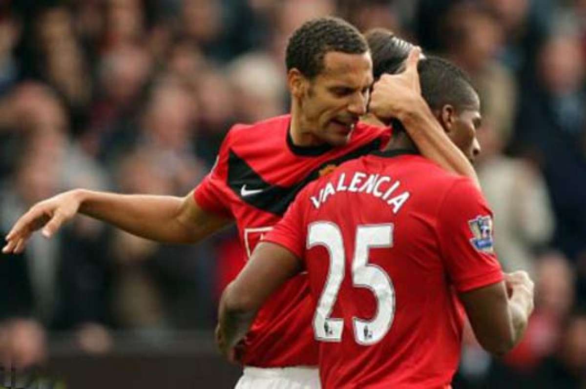 Rio Ferdinand anuncia su marcha del Manchester United