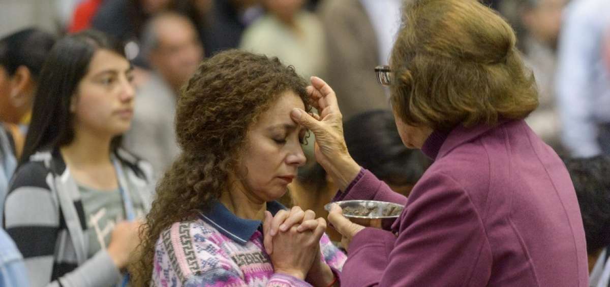 Rosa Utreras, ministra de Comisi&oacute;n, fue una de las voluntarias que particip&oacute; en el rito.  