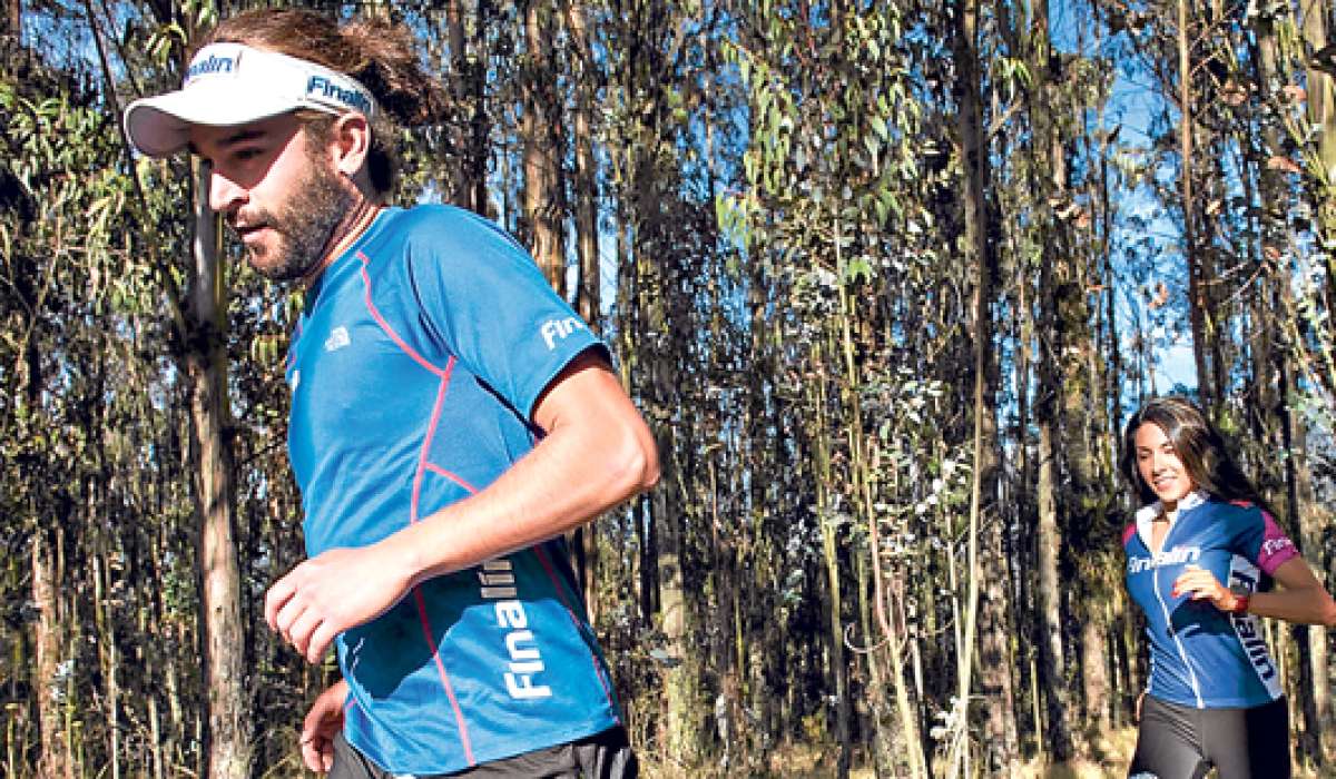 Los ultramaratonistas Gustavo Cevallos y Sandra Jaramillo entrenan en el Parque Metropolitano. Cada uno suma 200 kil&oacute;metros de trote a la semana. Foto: Santiago Aguirre / El Tel&eacute;grafo.