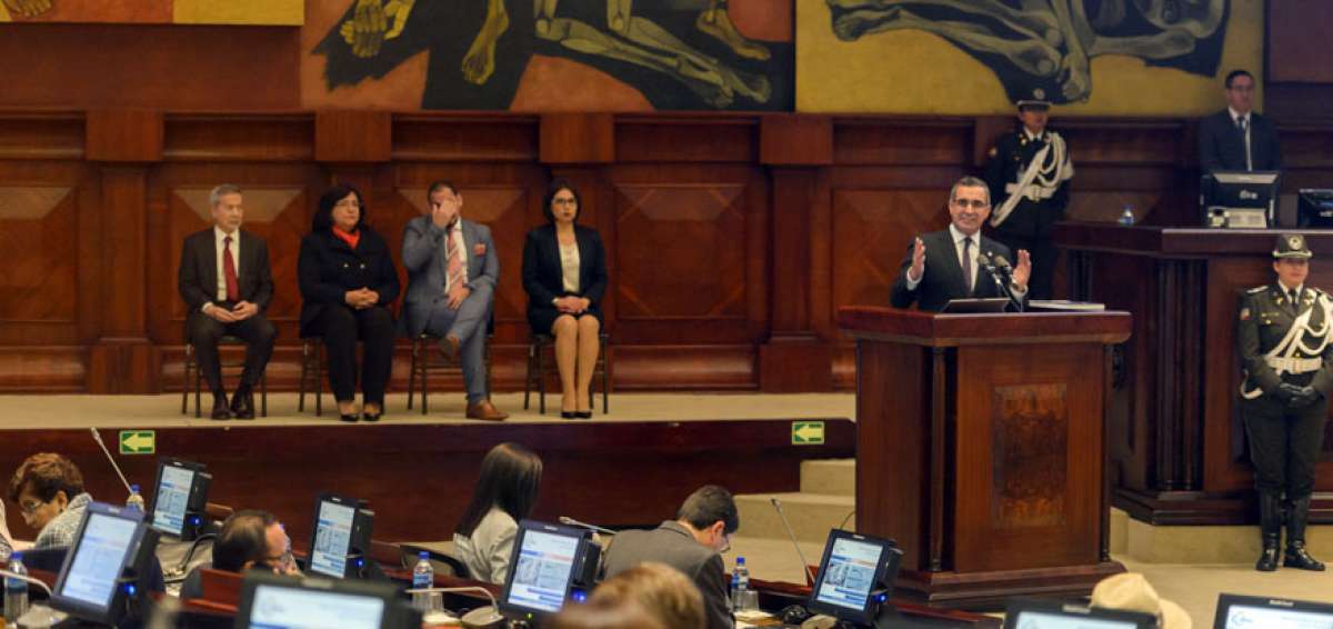 Si el informe de la Comisi&oacute;n de Fiscalizaci&oacute;n recomienda la censura y destituci&oacute;n, los 10 vocales deber&aacute;n comparecer ante el pleno Legislativo.
