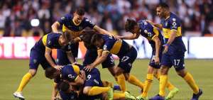 Jugadores del equipo argentino festejando el triunfo en Quito. 