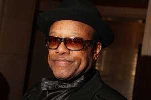 Seg&uacute;n el portal de entretenimiento TMZ, la hermana del cantante indic&oacute; que Womack muri&oacute; mientras dorm&iacute;a.
