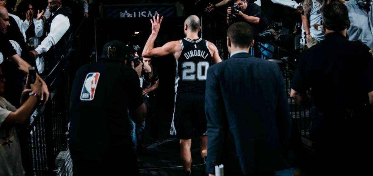El argentino Manu Gin&oacute;bili anuncia su retiro del basquetbol