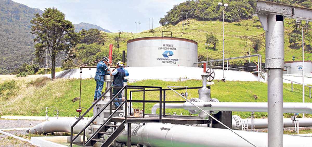 Ecuador extrae 556.000 barriles de crudo por d&iacute;a. En 2014 export&oacute; alrededor de 424.000 barriles que generaron $ 13.016 millones, seg&uacute;n el Banco Central. Foto: Cortes&iacute;a Petroecuador
