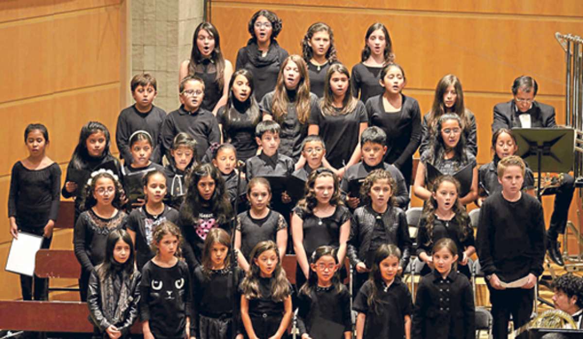 El Coro de ni&ntilde;os del colegio Alem&aacute;n y el Coro de ni&ntilde;os de la FECC brindaron instantes de emoci&oacute;n durante su puesta en escena, en La Casa de la M&uacute;sica. Foto: Santiago Aguirre/ EL TEL&Eacute;GRAFO.