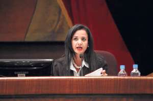 La legisladora Agui&ntilde;aga pidi&oacute; tranquilidad a la comunidad ante la propuesta de ley. Foto: Tomada del Flickr de la Asamblea Nacional.