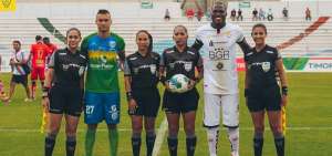 La guayaquile&ntilde;a Susana Corella (con el bal&oacute;n) lidera la terna arbitral ecuatoriana femenina que intervendr&aacute; en los Juegos Panamericanos.