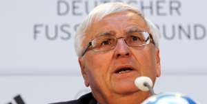 Exjefe del f&uacute;tbol alem&aacute;n acusa a su sucesor de mentir en caso Mundial-2006