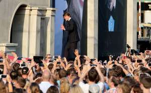 Tom Cruise fue ovacionado en Viena tras estreno de Misi&oacute;n Imposible 5