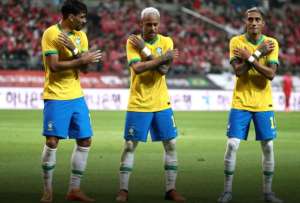 Brasil gusta, gana y golea en su partido por octavos de final