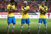 Brasil gusta, gana y golea en su partido por octavos de final