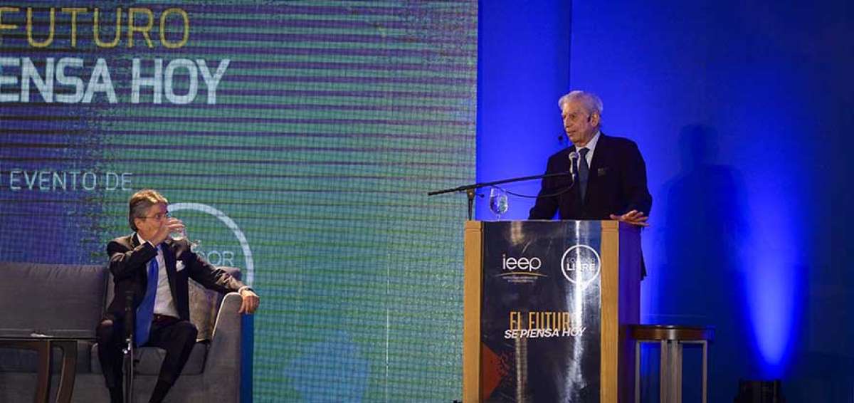 Vargas Llosa repar&oacute; en el trabajo que ejecutan las Fuerzas Armadas de Venezuela. El a&ntilde;o pasado visit&oacute; Ecuador y dialog&oacute; con el Presidente.