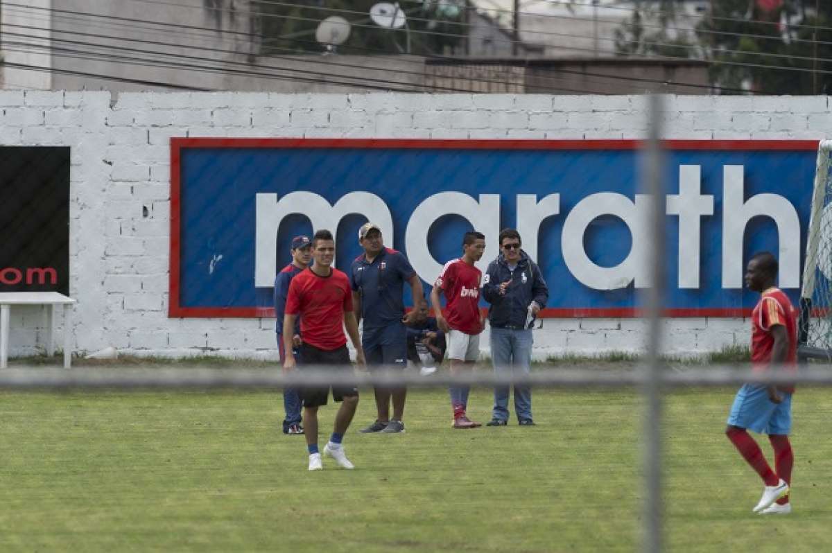 Los futbolistas tuvieron 20 minutos para jugar y demostrar sus condiciones. FOTO: John Guevara / EL TEL&Eacute;GRAFO