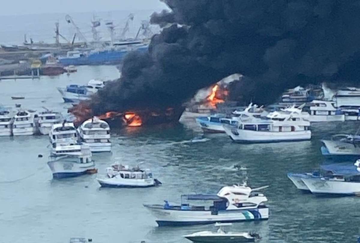 ECU 911 coordina atenci&oacute;n por incendio de embarcaciones en Manta 