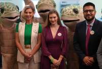 La ministra Sade Fritschi (centro) representó a Ecuador en la Convención Interamericana de Tortugas Marinas.