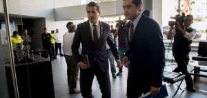 Francisco Alarc&oacute;n (i), presidente de la C&aacute;mara de Industrias de Guayaquil, acudi&oacute; a la cita.