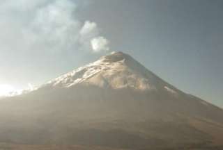 El volcán Cotopaxi mantiene una actividad moderada