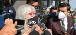 Luz Mar&iacute;a Pico, abogada de Daniel Salcedo, durante declaraciones a la prensa en los exteriores de la Corte Provincial de Justicia del Guayas. 